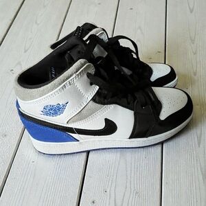 Boys Nike Air Jordan Black, White & Blue Sneakers with Suede Accents. Size 6Y.